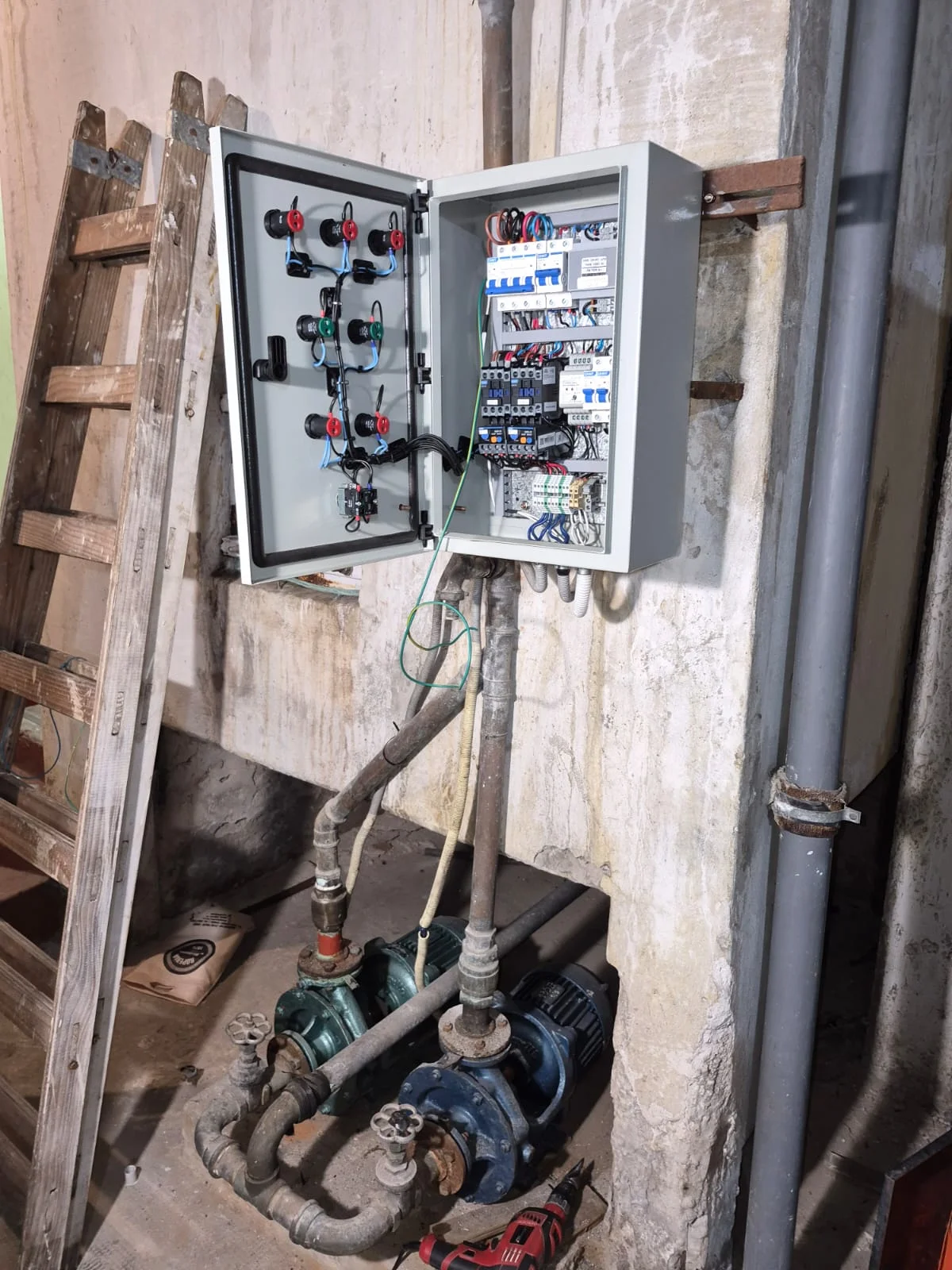 Tablero eléctrico industrial restaurado por Electronec